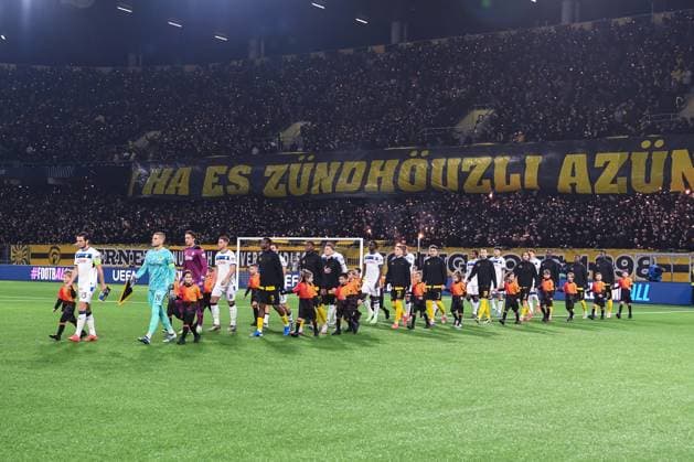 BERN, SWITZERLAND - NOVEMBER 26: teams entering the field during the UEFA Champions League 2024 25 League Phase MD5 match between BSC Young Boys and Atalanta BC at Stadion Wankdorf on November 26, 2024 in Bern, Switzerland. Bern Stadion Wankdorf Bern Switzerland Copyright: xJustPictures.ch ManuelxWinterbergerx jp-en-EuSpIm-JP4_MAN_YB_Atalanta_26Nov2024_BE_01202