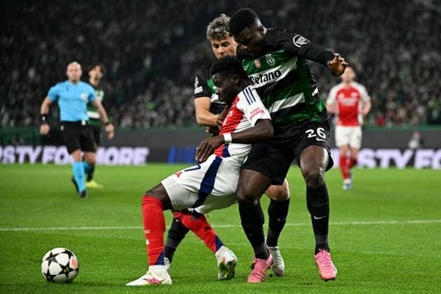 Bukayo Saka of Arsenal surrounded Sporting Lisbon v Arsenal, UEFA Champions League, Group Stage, Football, Estadio Jose Alvalade, Lisbon, Portugal - 26 Nov 2024 EDITORIAL USE ONLY No use with unauthorised audio, video, data, fixture lists, club league logos or live services. Online in-match use limited to 120 images, no video emulation. No use in betting, games or single club league player publications. Copyright: xZedxJameson Shutterstockx 14940177be