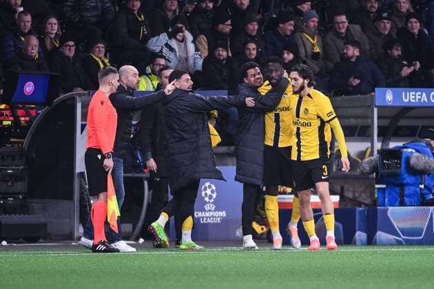 BERN, SWITZERLAND - NOVEMBER 26: Silvere Ganvoula of Young Boys L) celebrates his goal with team during the UEFA Champions League 2024 25 League Phase MD5 match between BSC Young Boys and Atalanta BC at Stadion Wankdorf on November 26, 2024 in Bern, Switzerland. Bern Stadion Wankdorf Bern Switzerland Copyright: xJustPictures.ch ManuelxWinterbergerx jp-en-EuSpIm-JP4_MAN_YB_Atalanta_26Nov2024_BE_01206