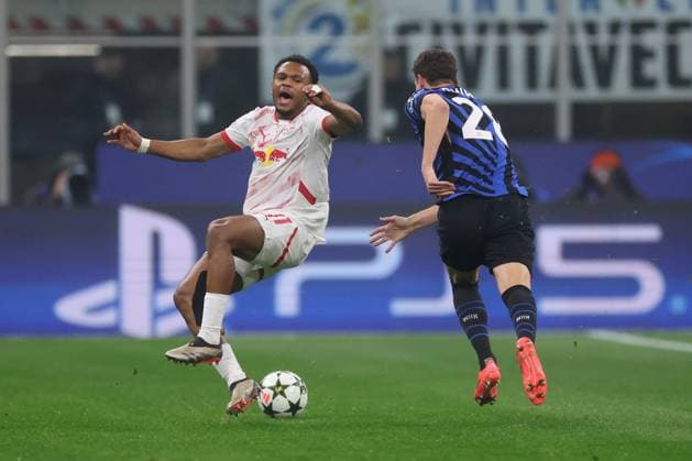 Milan, Italy, 26th November 2024. Benjamin Pavard of FC Internazionale clashes iwth Lois Openda of RB Leipzig during the UEFA Champions League match at Stadio Giuseppe Meazza, Milan. Picture credit should read: Jonathan Moscrop Sportimage EDITORIAL USE ONLY. No use with unauthorised audio, video, data, fixture lists, club league logos or live services. Online in-match use limited to 120 images, no video emulation. No use in betting, games or single club league player publications. SPI-3475-0001