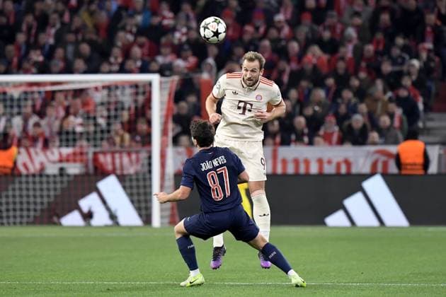 26.11.2024, xemx, Fussball UEFA Champions League, FC Bayern Muenchen - Paris St.Germain emspor, v.l. Joao Neves (PSG Paris St.Germain) Harry Kane (FC Bayern Muenchen) Zweikampf, Aktion, action, battle for the ball (DFL DFB REGULATIONS PROHIBIT ANY USE OF PHOTOGRAPHS as IMAGE SEQUENCES and or QUASI-VIDEO) Muenchen