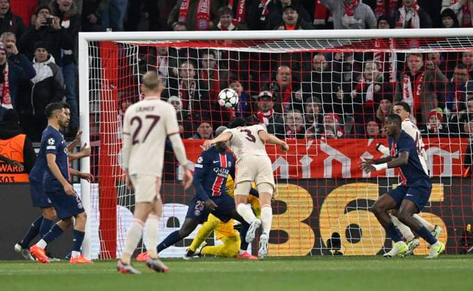 TOR zum 1:0 Min-jae Kim FC Bayern Muenchen FCB (03) Torschuss Aktion Torchance Kopfball FC Bayern Muenchen FCB vs Paris Saint-Germain PSG Spieltag 5 26.11.2024 DFL REGULATIONS PROHIBIT ANY USE OF PHOTOGRAPHS AS IMAGE SEQUENCES AND OR QUASI-VIDEO FC Bayern Muenchen FCB vs Paris Saint-Germain PSG