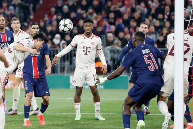 Bild v.l.: Min-jae Kim (FC Bayern Muenchen, 3), Goal scored, erzielt das Tor zum 1:0, celebrate the goal 26.11.2024, Fussball, UEFA Champions League, Bayern Muenchen - Paris St. Germain, GER, Muenchen, Allianz Arena, DFL REGULATIONS PROHIBIT ANY USE OF PHOTOGRAPHS AS IMAGE SEQUENCES AND OR QUASI-VIDEO. Copyright: HMBxMedia xHeikoxBecker