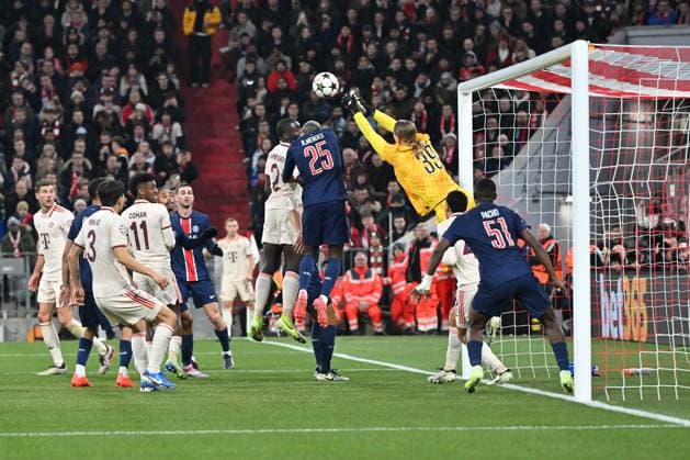 26.11.2024, xjrdrx, Fussball UEFA Champions League, FC Bayern Muenchen - Paris St.Germain emspor, v.l. Fehler von Matvey Safonov (PSG Paris St.Germain) vor dem Tor zum 1:0 durch Min-jae Kim (FC Bayern Muenchen) (DFL DFB REGULATIONS PROHIBIT ANY USE OF PHOTOGRAPHS as IMAGE SEQUENCES and or QUASI-VIDEO) Muenchen