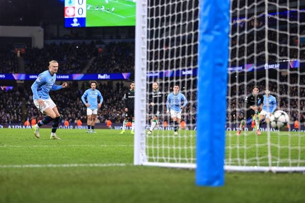 Football - UEFA Champions League - League Phase - Manchester City v Feyenoord 26th November 2024 - UEFA Champions League - League Phase - Manchester City v Feyenoord - Erling Haaland of Manchester City scores the opening goal from the penalty spot - Photo: Simon Stacpoole Offside. Manchester UK Copyright: xSimonxStacpoolexOffside