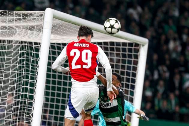 Sport Bilder des Tages Kai Havertz midfielder of Arsenal FC battle for the ball during the UEFA Champions League 2024 25 League Phase MD4 match between Sporting Clube de Portugal and Arsenal FC at Estadio Jose Alvalade on November 26, 2024 in Lisbon, Portugal. UEFA Champions League - Sporting CP vs Arsenal FC (Valter Gouveia SPP) Copyright: xValterxGouveia SPPx spp-en-VaGo-VG_L0238