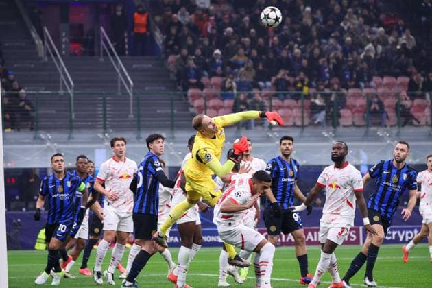Champions League 2024 25 football match between Inter vs Lipsia During the Champions League match 26 11 2024 Football match between FC International Milan vs LB Lipsia at the San Siro stadium Milan In the photo: Peter Gulacsi of RB Lipsia MILANO Stadio San Siro Milano ITALIA Copyright: xFABIOxSASSOxFabioxSassox Inter Lipsia2024_11_26Fabio Sasso9280