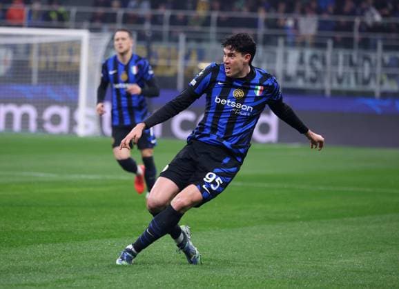 Champions League 2024 25 football match between Inter vs Lipsia During the Champions League match 26 11 2024 Football match between FC International Milan vs LB Lipsia at the San Siro stadium Milan In the photo: Alessandro Bastoni of internazionale Milano FC MILANO Stadio San Siro Milano ITALIA Copyright: xFABIOxSASSOxFabioxSassox Inter Lipsia2024_11_26Fabio Sasso9343