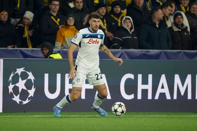 Matteo Ruggeri (Atalanta Bergamo, 22) am Ball , Fussball, UEFA Champions League, 5. Spieltag, 2024 2025, Young Boys Bern vs. Atalanta Bergamo, 26.11.2024, Stadion Wankdorf, Bern, Schweiz Bern Stadion Wankdorf Kanton Bern Schweiz Copyright: xGrantxHubbsx