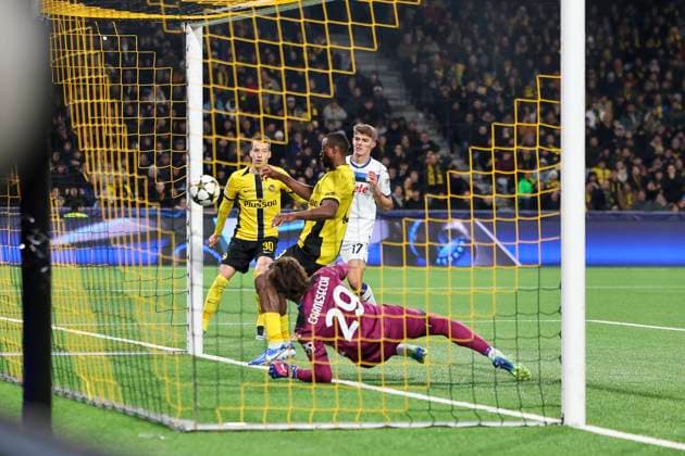 Sport Bilder des Tages 1:1 Tor fuer BSC Young Boys durch Silvere Ganvoula (BSC Young Boys, 35) , Fussball, UEFA Champions League, 5. Spieltag, 2024 2025, Young Boys Bern vs. Atalanta Bergamo, 26.11.2024, Stadion Wankdorf, Bern, Schweiz Bern Stadion Wankdorf Kanton Bern Schweiz Copyright: xGrantxHubbsx