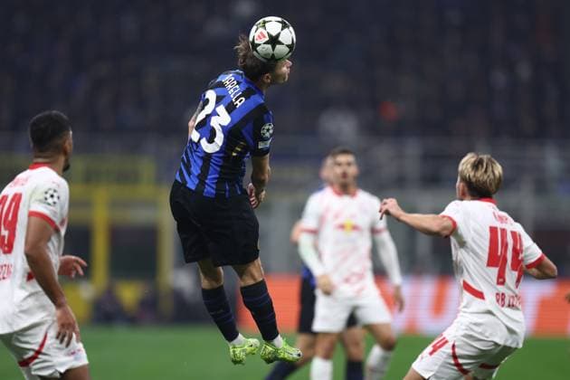 Nicolo Barella (Fc Internazionale) controls the ball, UEFA Champions League 2024 25 League Phase MD2, FC Internazionale Milano v RB Leipzig, Stadio Giuseppe Meazza (San Siro), November 26, 2024, Milan, Italy.