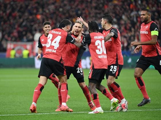 Jubel 2:0 v.li., Granit Xhaka (Bayer 04 Leverkusen), Alejandro Grimaldo (Bayer 04 Leverkusen), Jeremie Frimpong (Bayer 04 Leverkusen), Exequiel Palacios (Bayer 04 Leverkusen), Jonathan Tah (Bayer 04 Leverkusen) 26.11.2024, Fussball UEFA Champions League 2024 25, 5. Spieltag Bayer 04 Leverkusen - RB Salzburg Leverkusen BayArena Nordrhein Westfalen Deutschland