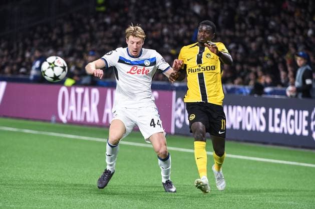 BERN, SWITZERLAND - NOVEMBER 26: Marco Brescianini of Atalanta L) against Ebrima Colley of Young Boys R) during the UEFA Champions League 2024 25 League Phase MD5 match between BSC Young Boys and Atalanta BC at Stadion Wankdorf on November 26, 2024 in Bern, Switzerland. Bern Stadion Wankdorf Bern Switzerland Copyright: xJustPictures.ch ManuelxWinterbergerx jp-en-EuSpIm-JP4_MAN_YB_Atalanta_26Nov2024_BE_01221