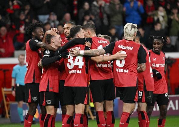 Jubel 3:0 Florian Wirtz (Bayer 04 Leverkusen), 2. v.li., wird gefeiert 26.11.2024, Fussball UEFA Champions League 2024 25, 5. Spieltag Bayer 04 Leverkusen - RB Salzburg Leverkusen BayArena Nordrhein Westfalen Deutschland