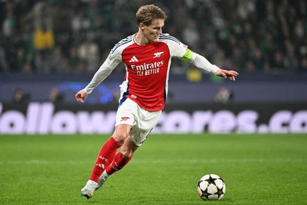 Martin odegaard of Arsenal in action Sporting Lisbon v Arsenal, UEFA Champions League, Group Stage, Football, Estadio Jose Alvalade, Lisbon, Portugal - 26 Nov 2024 EDITORIAL USE ONLY No use with unauthorised audio, video, data, fixture lists, club league logos or live services. Online in-match use limited to 120 images, no video emulation. No use in betting, games or single club league player publications.  Copyright: xZedxJameson Shutterstockx 14940177dh