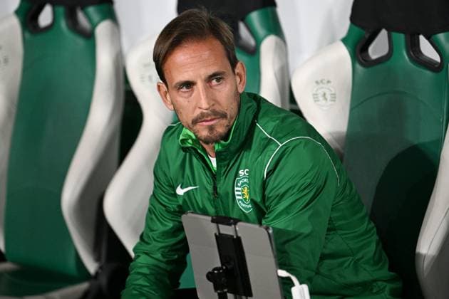 Sporting CP head coach John Pereira in the technical area before kick-off Sporting Lisbon v Arsenal, UEFA Champions League, Group Stage, Football, Estadio Jose Alvalade, Lisbon, Portugal - 26 Nov 2024 EDITORIAL USE ONLY No use with unauthorised audio, video, data, fixture lists, club league logos or live services. Online in-match use limited to 120 images, no video emulation. No use in betting, games or single club league player publications.  Copyright: xZedxJameson Shutterstockx 14940177di