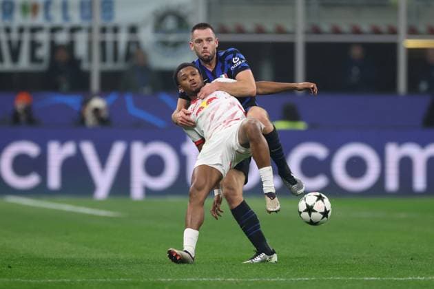 Milan, Italy, 26th November 2024. Stefan de Vrij of FC Internazionale challenges Lois Openda of RB Leipzig during the UEFA Champions League match at Stadio Giuseppe Meazza, Milan. Picture credit should read: Jonathan Moscrop Sportimage EDITORIAL USE ONLY. No use with unauthorised audio, video, data, fixture lists, club league logos or live services. Online in-match use limited to 120 images, no video emulation. No use in betting, games or single club league player publications. SPI-3475-0017