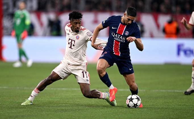 FUSSBALL CHAMPIONS LEAGUE SAISON 2024 2025 Vorrunde 5. Spieltag FC Bayern Muenchen - Paris Saint-Germain 26.11.2024 Kingsley Coman (li, FC Bayern Muenchen) gegen Achraf Hakimi (re, Paris Saint-Germain)