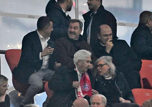 26.11.2024, Fussball UEFA Championsleague 2024 2025: 5.Spieltag, FC Bayern München - Paris St. Germain, in der Allianz-Arena München. v.l. Bayrischer Ministerpräsident Markus Söder (Deutschland) auf der Tribüne.
