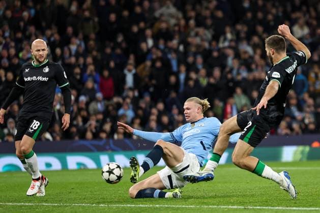 UEFA Champions League Manchester City v Feyenoord Erling Haaland of Manchester City scores to make it 3-0 during the UEFA Champions League match Manchester City vs Feyenoord at Etihad Stadium, Manchester, United Kingdom, 26th November 2024 (Photo by Mark Cosgrove News Images) Manchester Etihad Stadium Manchester United, ManU Kingdom Copyright: xMarkxCosgrove NewsxImagesx