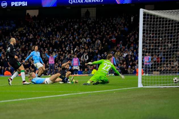 Manchester City v Feyenoord Champions League 26 11 2024. Erling Haaland (9) of Manchester City slides in to score to make it 3-0 during the Champions League match between Manchester City and Feyenoord at the Etihad Stadium, Manchester, England on 26 November 2024. Manchester Etihad Stadium Manchester England Editorial use only , Copyright: xConorxMolloyx PSI-20877-0056