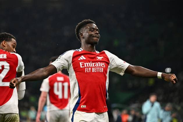 Bukayo Saka of Arsenal celebrates scoring the goal for their side with their teammates to make it 4-1 Sporting Lisbon v Arsenal, UEFA Champions League, Group Stage, Football, Estadio Jose Alvalade, Lisbon, Portugal - 26 Nov 2024 EDITORIAL USE ONLY No use with unauthorised audio, video, data, fixture lists, club league logos or live services. Online in-match use limited to 120 images, no video emulation. No use in betting, games or single club league player publications.  Copyright: xZedxJameson Shutterstockx 14940177dy