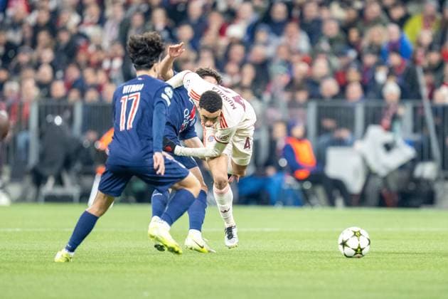 Vitinha 17 (Paris Saint-Germain), Jamal Musiala 42 (FC Bayern Muenchen), FC Bayern Muenchen vs. Paris Saint-Germain, Fussball, UEFA Champions League, 5. Spieltag, 26.11.2024 DFB regulations prohibit any use of photographs as image sequences and or quasi-video Muenchen Bayern Deutschland