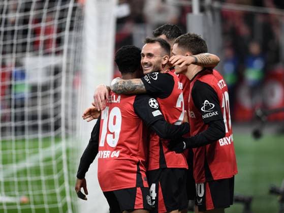 Aleix Garcia (Bayer 04 Leverkusen) Torjubel, jubelt mit seiner Mannschaft nach dem Treffer zum 5:0 waehrend des Spiels der UEFA Champions League 2024 25 Ligen-Phase 5. Spieltag zwischen Bayer 04 Leverkusen und FC Salzburg, BayArena am 26. November 2024 in Leverkusen, Deutschland. (Foto von Ralf Treese DeFodi Images) +++ Aleix Garcia (Bayer 04 Leverkusen) Torjubel, jubelt mit seiner Mannschaft nach dem Treffer zum 5:0 during the UEFA Champions League 2024 25 League Phase MD5 match between Bayer 04 Leverkusen and FC Salzburg at BayArena on November 26, 2024 in Leverkusen, Germany. Defodi-521_LEVSAL20241126_040