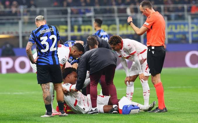 Sport Bilder des Tages Inter Mailand - RB Leipzig Champions League Leipzig, 26.11.2024, Giuseppe-Meazza-Stadion, Fussball, UEFA Champions League, Spieltag 5 , RB Leipzig vs. FC Inter Mailand , Im Bild: Assan Ouedraogo (20, RB Leipzig) muß wegen einer Verletzung behandelt und wenig später ausgewechselt werden. ,