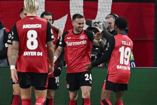 Aleix Garcia (Leverkusen 24) jubelt nach dem Tor zum 5:0 mit Nathan Tella (Leverkusen 19) 26.11.2024 Fussball Champions League, Bayer Leverkusen vs RB Salzburg, BayArena, Leverkusen, NRW Germany