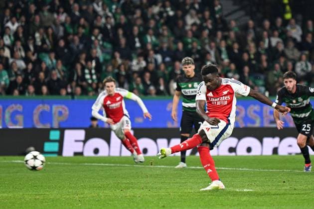 Bukayo Saka of Arsenal scores a goal for their side to make it 4-1 from the penalty spot Sporting Lisbon v Arsenal, UEFA Champions League, Group Stage, Football, Estadio Jose Alvalade, Lisbon, Portugal - 26 Nov 2024 EDITORIAL USE ONLY No use with unauthorised audio, video, data, fixture lists, club league logos or live services. Online in-match use limited to 120 images, no video emulation. No use in betting, games or single club league player publications.  Copyright: xZedxJameson Shutterstockx 14940177ei