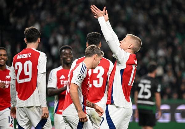 Gabriel Martinelli of Arsenal celebrates scoring the goal for their side with their teammates to make it 5-1 Sporting Lisbon v Arsenal, UEFA Champions League, Group Stage, Football, Estadio Jose Alvalade, Lisbon, Portugal - 26 Nov 2024 EDITORIAL USE ONLY No use with unauthorised audio, video, data, fixture lists, club league logos or live services. Online in-match use limited to 120 images, no video emulation. No use in betting, games or single club league player publications.  Copyright: xZedxJameson Shutterstockx 14940177eu