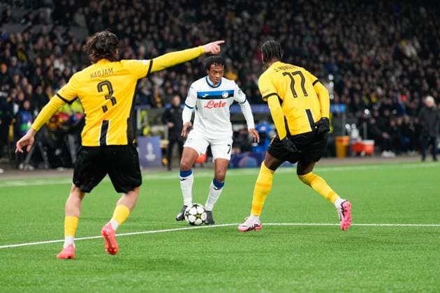 Juan Cuadrado (Atalanta Bergamo , 7) nFußball, UEFA Champions Legue, 5 Spieltag, 2024 2025, BSC Young Boys vs. Atalanta Bergamo, 26.11.2024, Stadion Wankdorf, Bern,Schweiz, Bern Wankdorf Stadion Kanton Bern Schweiz Copyright: xFinleyxMörchx