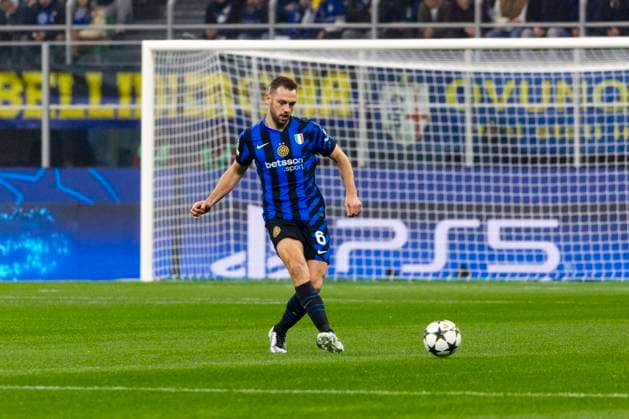 FC Internazionale Milano v RB Leipzig - UEFA Champions League 2024 25 League Phase MD5 Stefan De Vrij plays during the UEFA Champions League 2024 25 match between FC Internazionale and RB Lipsia at Stadio Giuseppe Meazza in Milano, Italy, on November 26, 2024. Milano Milano Italy  Copyright: xMairoxCinquettix originalFilename:cinquetti-fcintern241126_npr7a.jpg