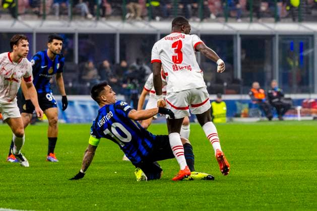FC Internazionale Milano v RB Leipzig - UEFA Champions League 2024 25 League Phase MD5 Lautaro Martinez and Lutsharel Geertruida are in action during the UEFA Champions League 2024 25 match between FC Internazionale and RB Leipzig at Stadio Giuseppe Meazza in Milano, Italy, on November 26, 2024. Milano Milano Italy  Copyright: xMairoxCinquettix originalFilename:cinquetti-fcintern241126_npMwx.jpg