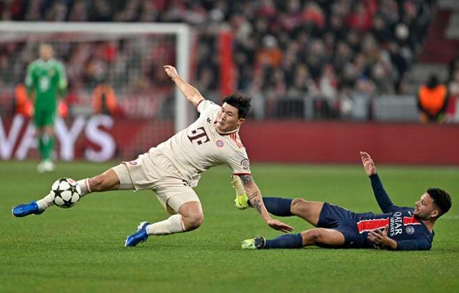 26.11.2024, Fussball UEFA Championsleague 2024 2025: 5.Spieltag, FC Bayern München - Paris St. Germain, in der Allianz-Arena München. Minjae Kim (Bayern München) mit vollem Einsatz.