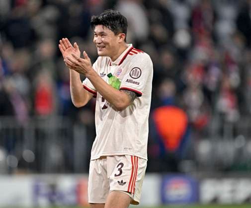 26.11.2024, Fussball UEFA Championsleague 2024 2025: 5.Spieltag, FC Bayern München - Paris St. Germain, in der Allianz-Arena München. Minjae Kim (Bayern München) freut sich sehr