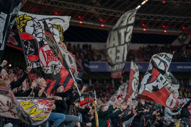 Die Fans von Bayer 04 Leverkusen. 26.11.2024, Fussball: Bayer 04 Leverkusen - FC Salzburg, UEFA Champions League, Saison 2024 2025, Spieltag 5 Copyright: HMBxMedia xMarcoxBader