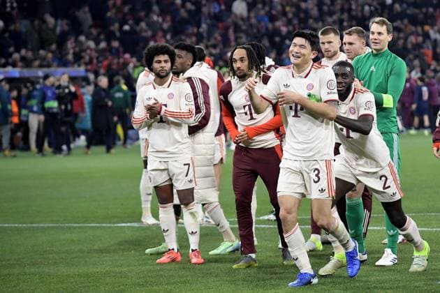 26.11.2024, xemx, Fussball UEFA Champions League, FC Bayern Muenchen - Paris St.Germain emspor, v.l. Jubel, Freude über den Sieg bei Bayern Muenchen München Min-jae Kim (FC Bayern Muenchen) Dayot Upamecano (FC Bayern Muenchen) Manuel Neuer (FC Bayern Muenchen) (DFL DFB REGULATIONS PROHIBIT ANY USE OF PHOTOGRAPHS as IMAGE SEQUENCES and or QUASI-VIDEO) Muenchen
