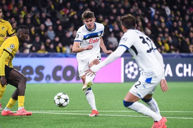 BERN, SWITZERLAND - NOVEMBER 26: Charles De Ketelaere of Atalanta attempts a kick during the UEFA Champions League 2024 25 League Phase MD5 match between BSC Young Boys and Atalanta BC at Stadion Wankdorf on November 26, 2024 in Bern, Switzerland. Bern Stadion Wankdorf Bern Switzerland Copyright: xJustPictures.ch ManuelxWinterbergerx jp-en-EuSpIm-JP4_MAN_YB_Atalanta_26Nov2024_BE_01234