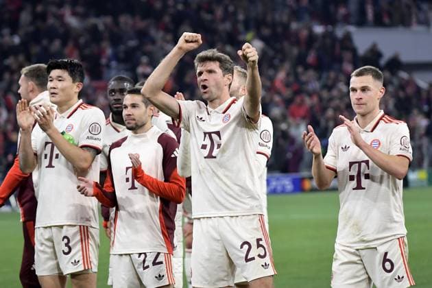 26.11.2024, xemx, Fussball UEFA Champions League, FC Bayern Muenchen - Paris St.Germain emspor, v.l. Jubel, Freude über den Sieg bei Bayern Muenchen München Min-jae Kim (FC Bayern Muenchen) Raphael Guerreiro (FC Bayern Muenchen) Thomas Mueller (FC Bayern Muenchen) Joshua Kimmich (FC Bayern Muenchen) (DFL DFB REGULATIONS PROHIBIT ANY USE OF PHOTOGRAPHS as IMAGE SEQUENCES and or QUASI-VIDEO) Muenchen