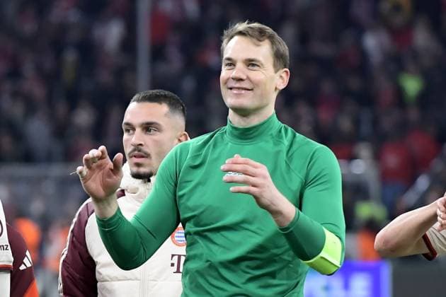 26.11.2024, xemx, Fussball UEFA Champions League, FC Bayern Muenchen - Paris St.Germain emspor, v.l. Jubel, Freude über den Sieg bei Manuel Neuer (FC Bayern Muenchen) (DFL DFB REGULATIONS PROHIBIT ANY USE OF PHOTOGRAPHS as IMAGE SEQUENCES and or QUASI-VIDEO) Muenchen