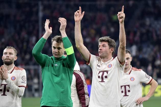 26.11.2024, xemx, Fussball UEFA Champions League, FC Bayern Muenchen - Paris St.Germain emspor, v.l. Jubel, Freude über den Sieg bei Manuel Neuer (FC Bayern Muenchen) Thomas Mueller (FC Bayern Muenchen) (DFL DFB REGULATIONS PROHIBIT ANY USE OF PHOTOGRAPHS as IMAGE SEQUENCES and or QUASI-VIDEO) Muenchen