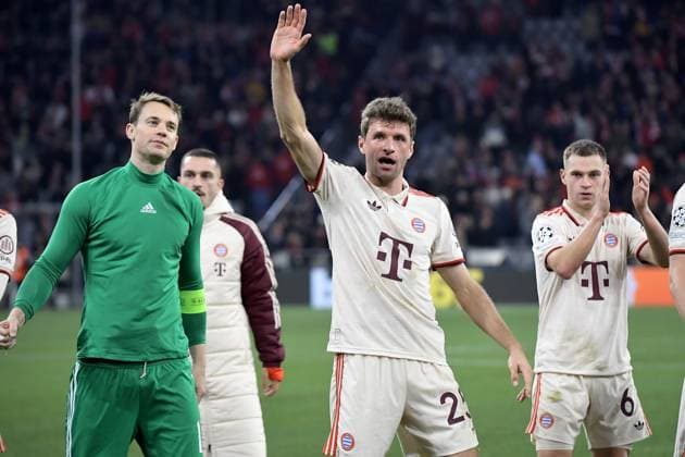 26.11.2024, xemx, Fussball UEFA Champions League, FC Bayern Muenchen - Paris St.Germain emspor, v.l. Jubel, Freude über den Sieg bei Manuel Neuer (FC Bayern Muenchen) Thomas Mueller (FC Bayern Muenchen) Joshua Kimmich (FC Bayern Muenchen) (DFL DFB REGULATIONS PROHIBIT ANY USE OF PHOTOGRAPHS as IMAGE SEQUENCES and or QUASI-VIDEO) Muenchen