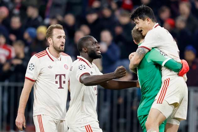 Bild v.l.: Harry Kane (FC Bayern Muenchen, 9), Dayot Upamecano (FC Bayern Muenchen, 2), Keeper, Torwart Manuel Neuer (FC Bayern Muenchen, 1) und Mann des Spiels Min-jae Kim (FC Bayern Muenchen, 3), Jubel nach dem Sieg gegen Paris, jubelnd, bejubelt, jubelt, jubeln, emotionen, 26.11.2024, Fussball, UEFA Champions League, Bayern Muenchen - Paris St. Germain, GER, Muenchen, Allianz Arena, DFL REGULATIONS PROHIBIT ANY USE OF PHOTOGRAPHS AS IMAGE SEQUENCES AND OR QUASI-VIDEO. Copyright: HMBxMedia xHeikoxBecker