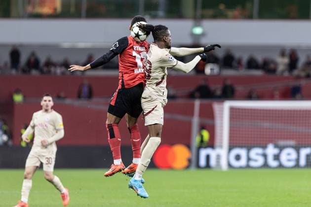 UEFA Champions League: Bayer 04 Leverkusen - FC Salzburg; 26.11.2024 Arthur (Bayer 04 Leverkusen, 13), Daouda Guindo (FC Salzburg, 29) UEFA Champions League: Bayer 04 Leverkusen - FC Salzburg; BayArena, Leverkusen; 26.11.2024 Copyright: xBEAUTIFULxSPORTS Buriakovx