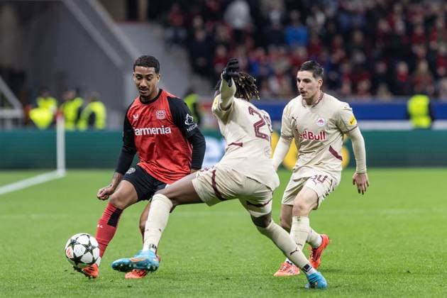 UEFA Champions League: Bayer 04 Leverkusen - FC Salzburg; 26.11.2024 Arthur (Bayer 04 Leverkusen, 13), Daouda Guindo (FC Salzburg, 29), Oscar Gloukh (FC Salzburg, 30) UEFA Champions League: Bayer 04 Leverkusen - FC Salzburg; BayArena, Leverkusen; 26.11.2024 Copyright: xBEAUTIFULxSPORTS Buriakovx
