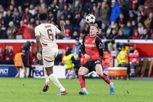 UEFA Champions League: Bayer 04 Leverkusen - FC Salzburg; 26.11.2024 Samson Baido (FC Salzburg, 6), Artem Stepanov (Bayer 04 Leverkusen, 29) UEFA Champions League: Bayer 04 Leverkusen - FC Salzburg; BayArena, Leverkusen; 26.11.2024 Copyright: xBEAUTIFULxSPORTS Buriakovx