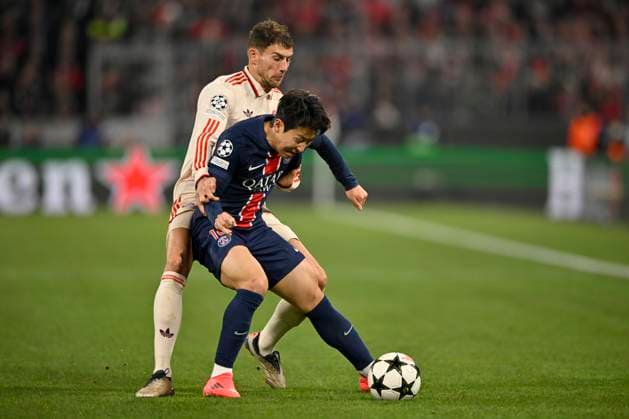 Zweikampf, Aktion Leon Goretzka FC Bayern Muenchen FCB (08) gegen Kang-in Lee FC Paris Saint-Germain PSG (19) FC Bayern Muenchen FCB vs Paris Saint-Germain PSG Spieltag 5 26.11.2024 DFL REGULATIONS PROHIBIT ANY USE OF PHOTOGRAPHS AS IMAGE SEQUENCES AND OR QUASI-VIDEO FC Bayern Muenchen FCB vs Paris Saint-Germain PSG