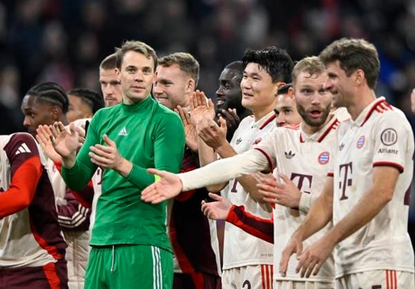 Schlussjubel, Freude, Glueck, Jubel Thomas Mueller FC Bayern Muenchen FCB (25) Konrad Laimer FC Bayern Muenchen FCB (27) Min-jae Kim FC Bayern Muenchen FCB (03) Dayot Upamecano FC Bayern Muenchen FCB (02) Torwart Manuel Neuer FC Bayern Muenchen FCB (01) Torwart Daniel Peretz FC Bayern Muenchen FCB (18) FC Bayern Muenchen FCB vs Paris Saint-Germain PSG Spieltag 5 26.11.2024 DFL REGULATIONS PROHIBIT ANY USE OF PHOTOGRAPHS AS IMAGE SEQUENCES AND OR QUASI-VIDEO FC Bayern Muenchen FCB vs Paris Saint-Germain PSG
